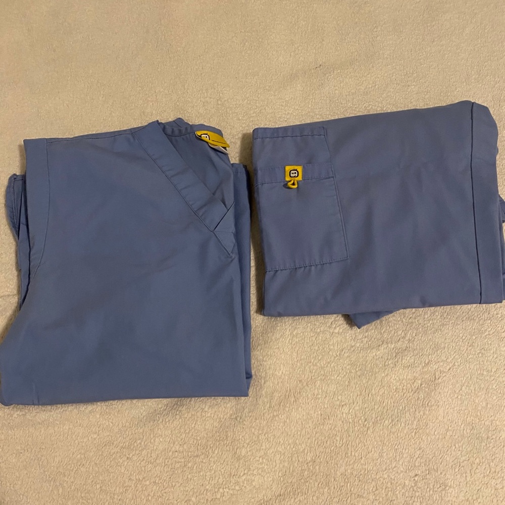 Scrub set - Picture 2 of 2